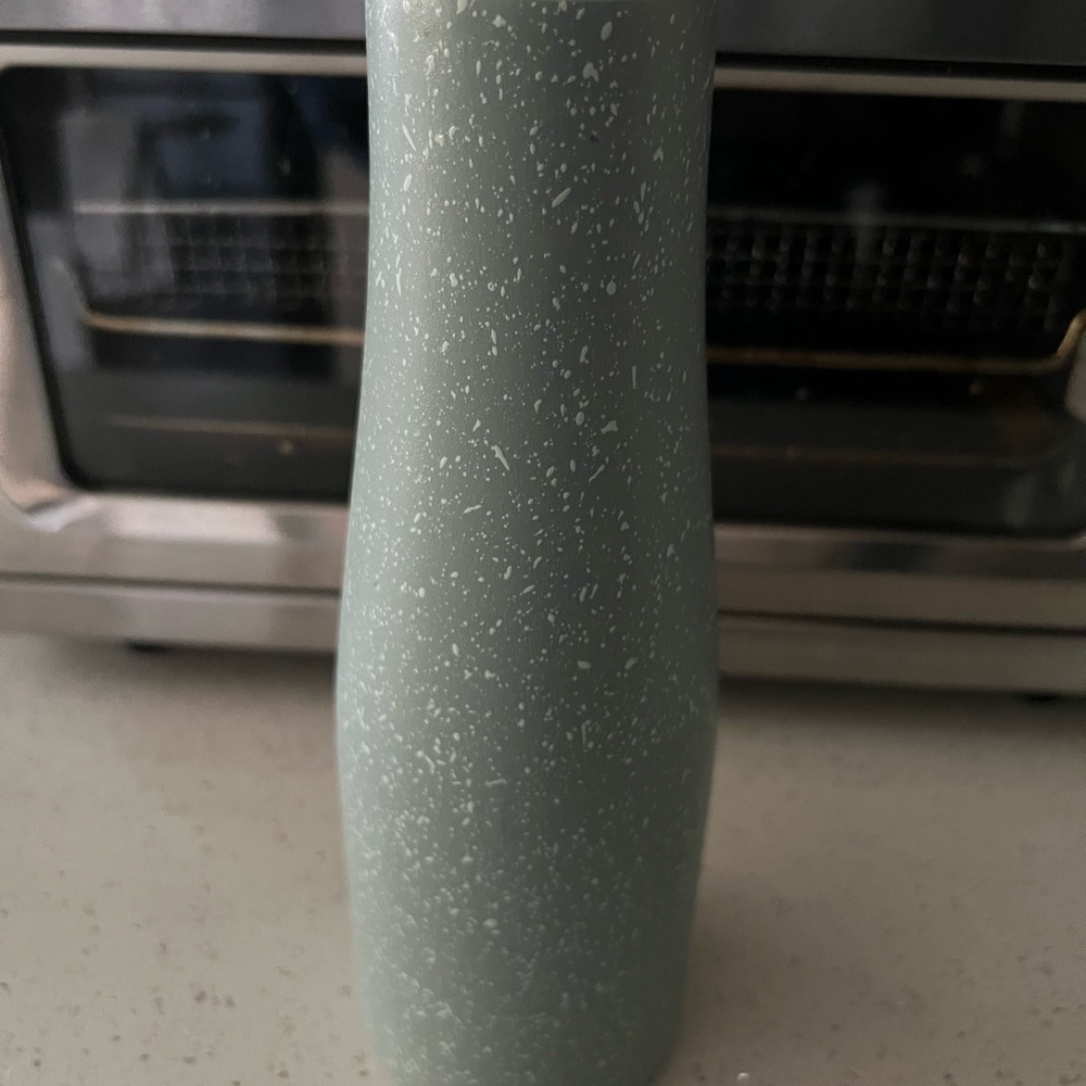 Stay hot keep cold Lululemon bottle 19oz